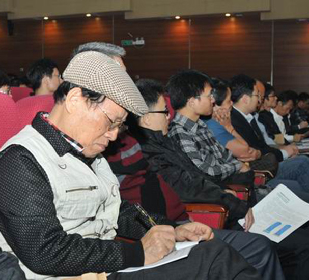 佟建國(guó)總工程師在海南省抗震減災(zāi)暨減隔震技術(shù)推廣應(yīng)用培訓(xùn)會(huì)展開講座