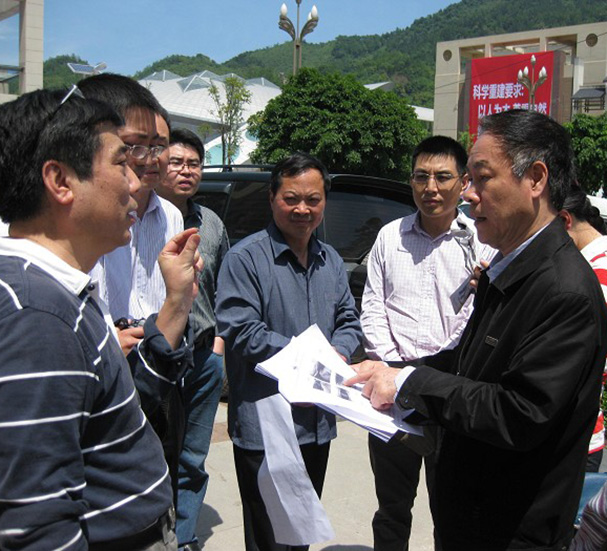 周福霖院士、周云教授等深入災(zāi)區(qū)考察